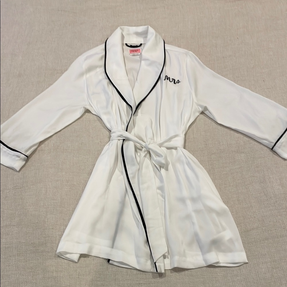 Kate Spade “Mrs.” Bridal Robe - Picture 2 of 2